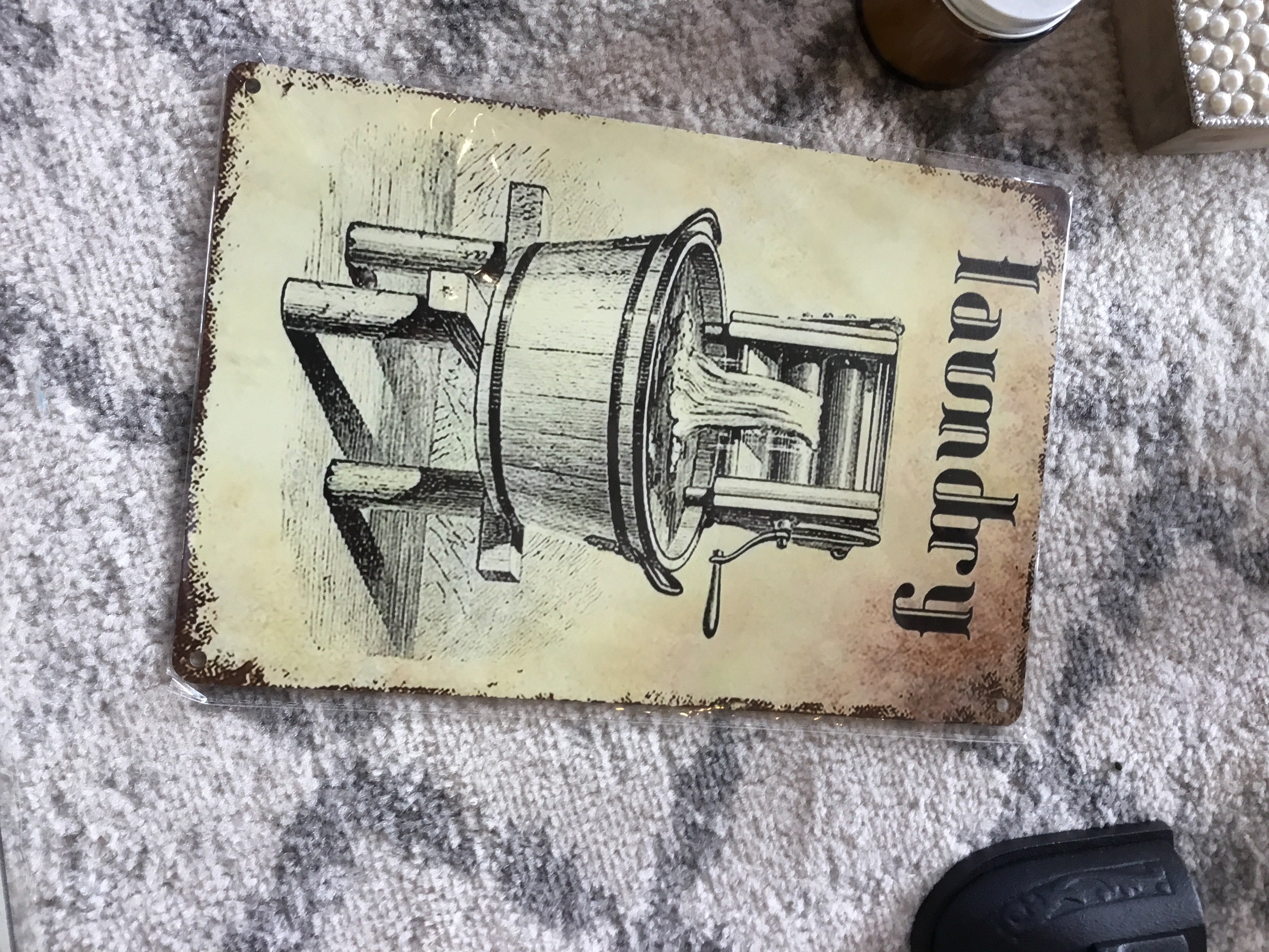 Laundry sign