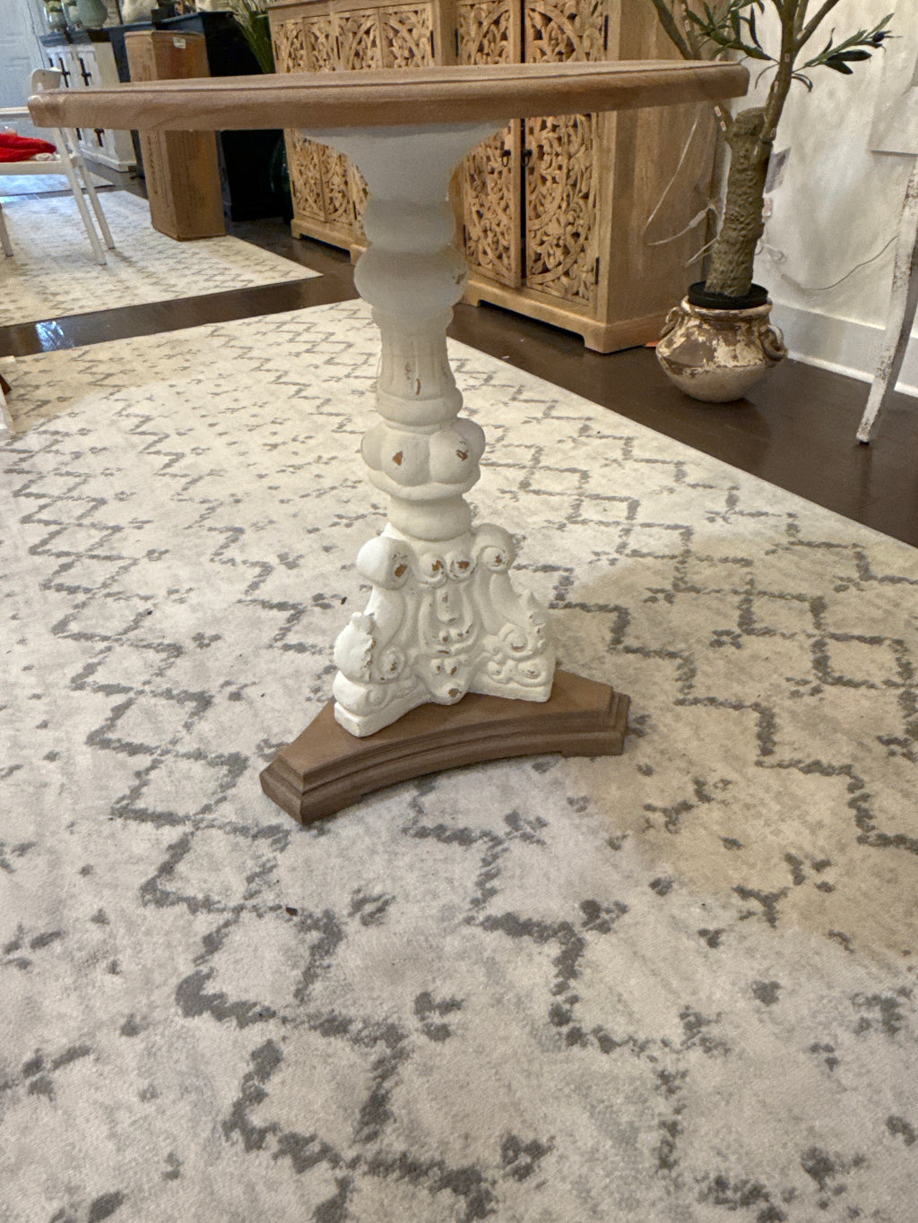 Circle Table with white base