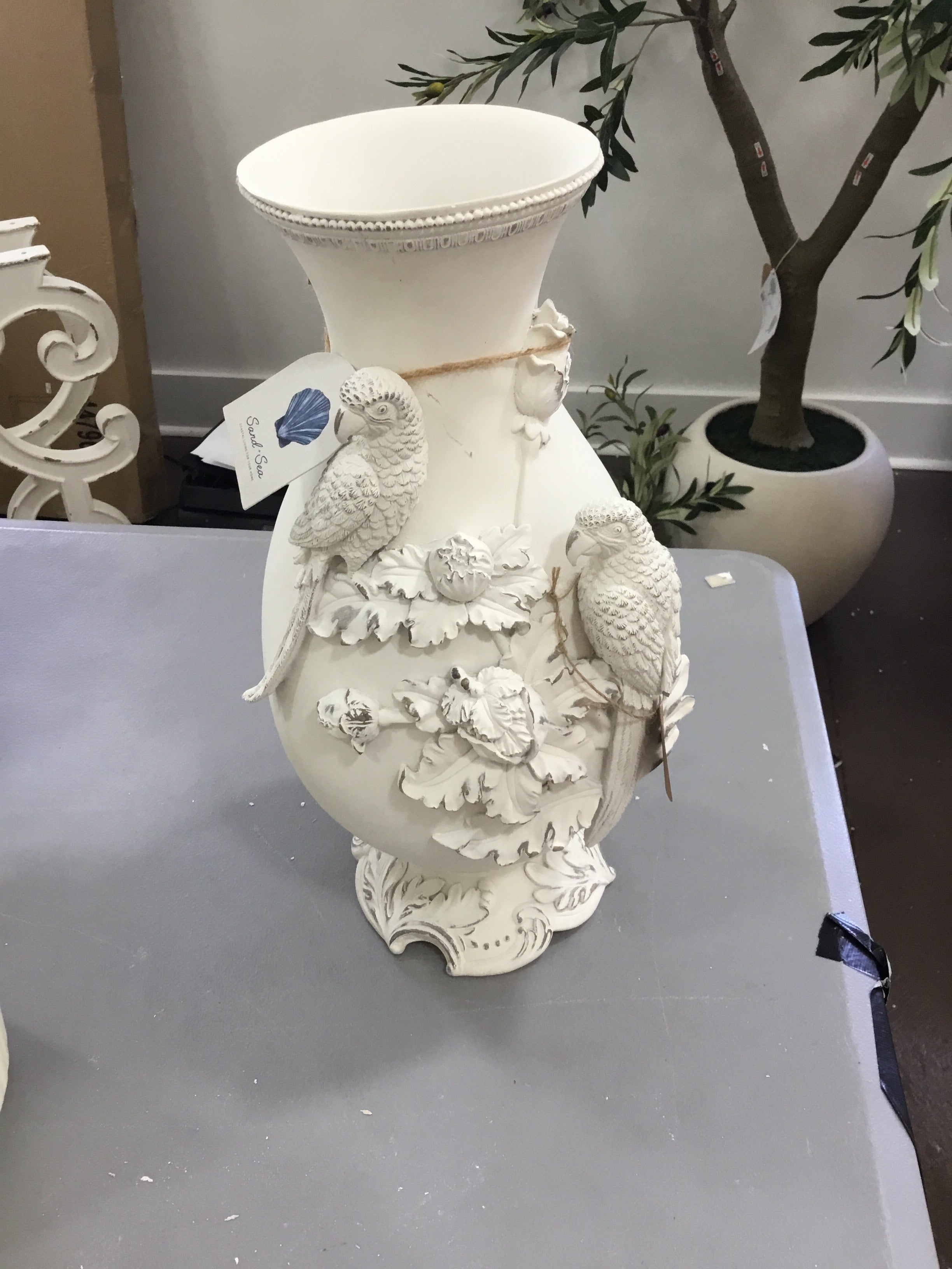 Sand and sea parrot bird vase