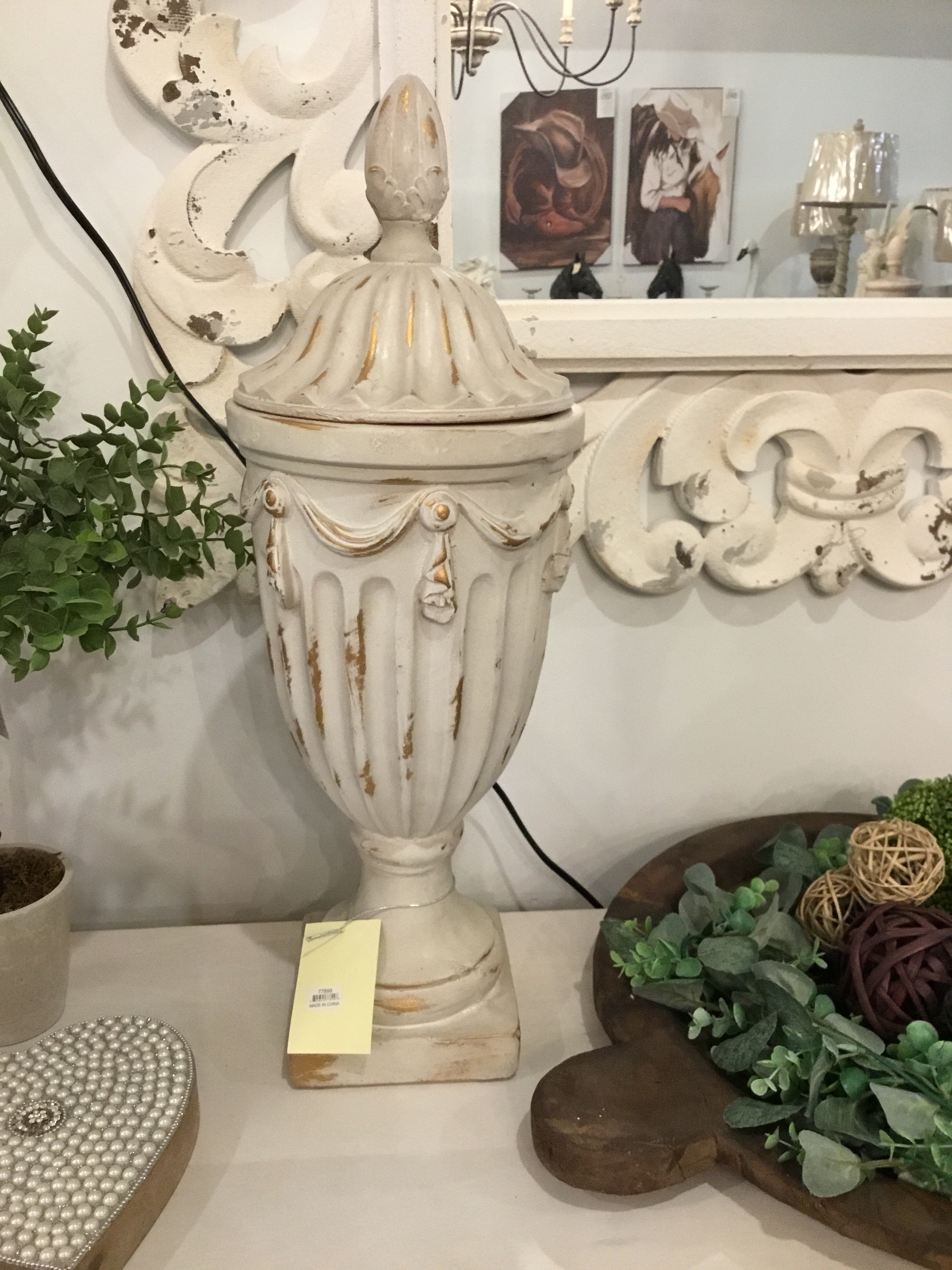 Decorative decanter