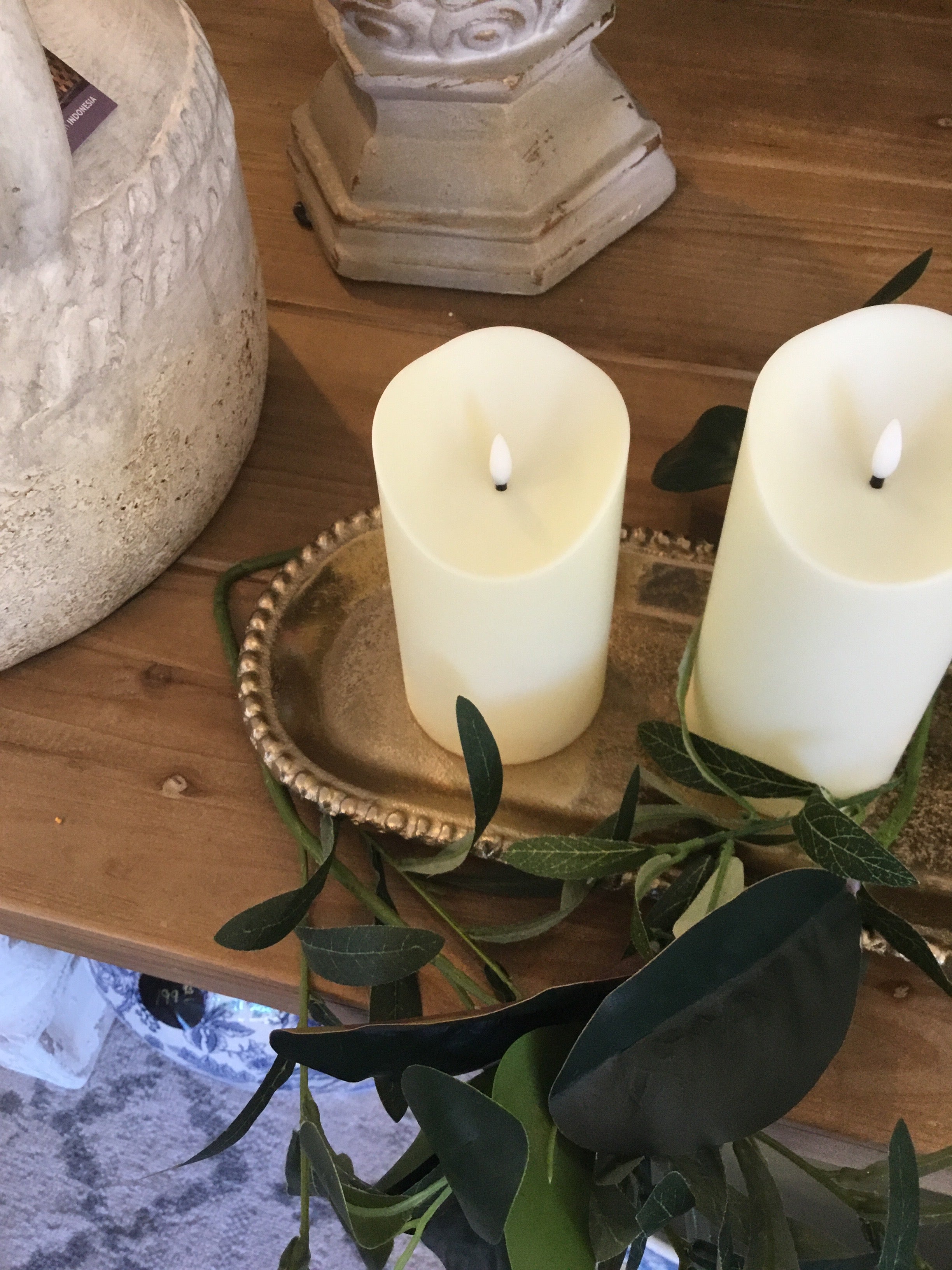 Medium flickering candles